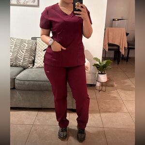 Burgundy scrub set SZ Small